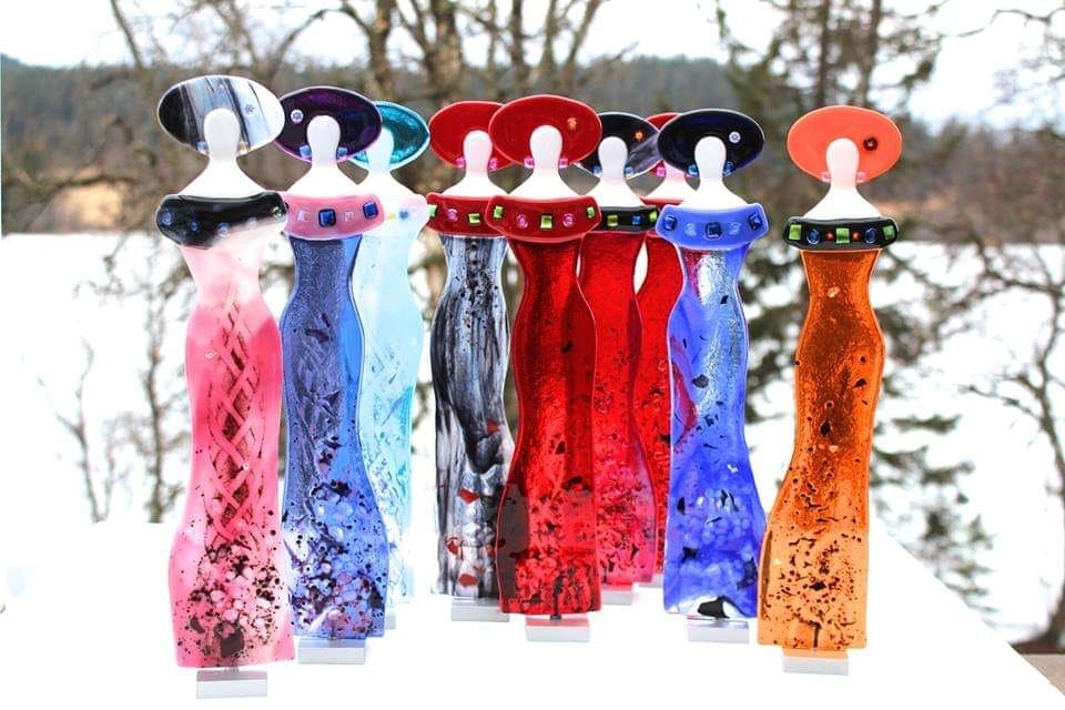 Fargerike glasfigurar (glaskunst)