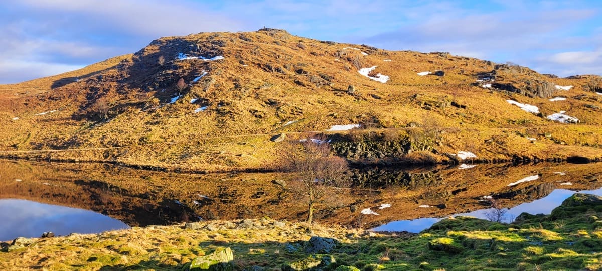Fjell og vatn i naturen rundt Søya Gard